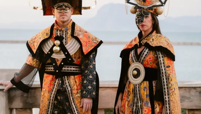 233 – Πεφωτισμένοι