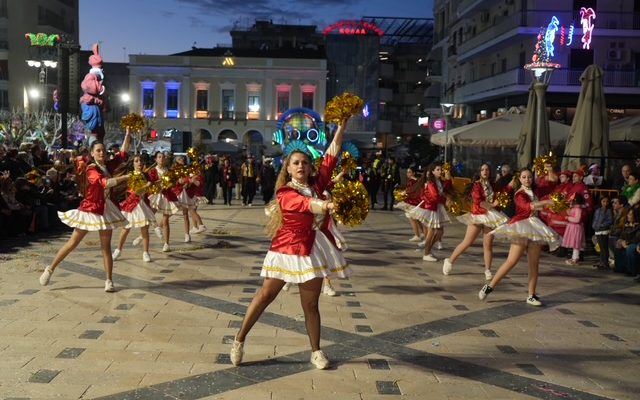 Έκρηξη χαράς στην εντυπωσιακή Νυχτερινή Ποδαράτη Παρέλαση του Πατρινού Καρναβαλιού 2026